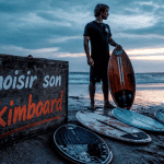 skimboard board différents matériaux sur plage