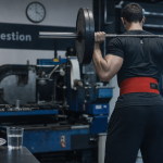Muscu apres manger : délai idéal pour éviter troubles digestifs