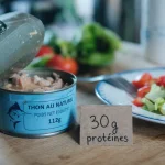 Photo : proteine thon, 30 g pour 100 g de thon, assiette et salade